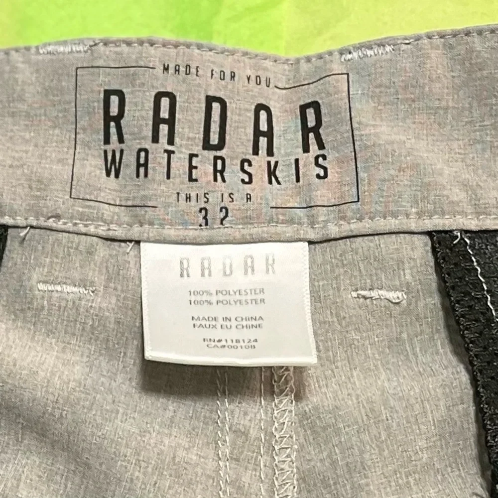Gray RADAR waterskis Hybrid Shorts 100% polyester men’s size 32 with pockets